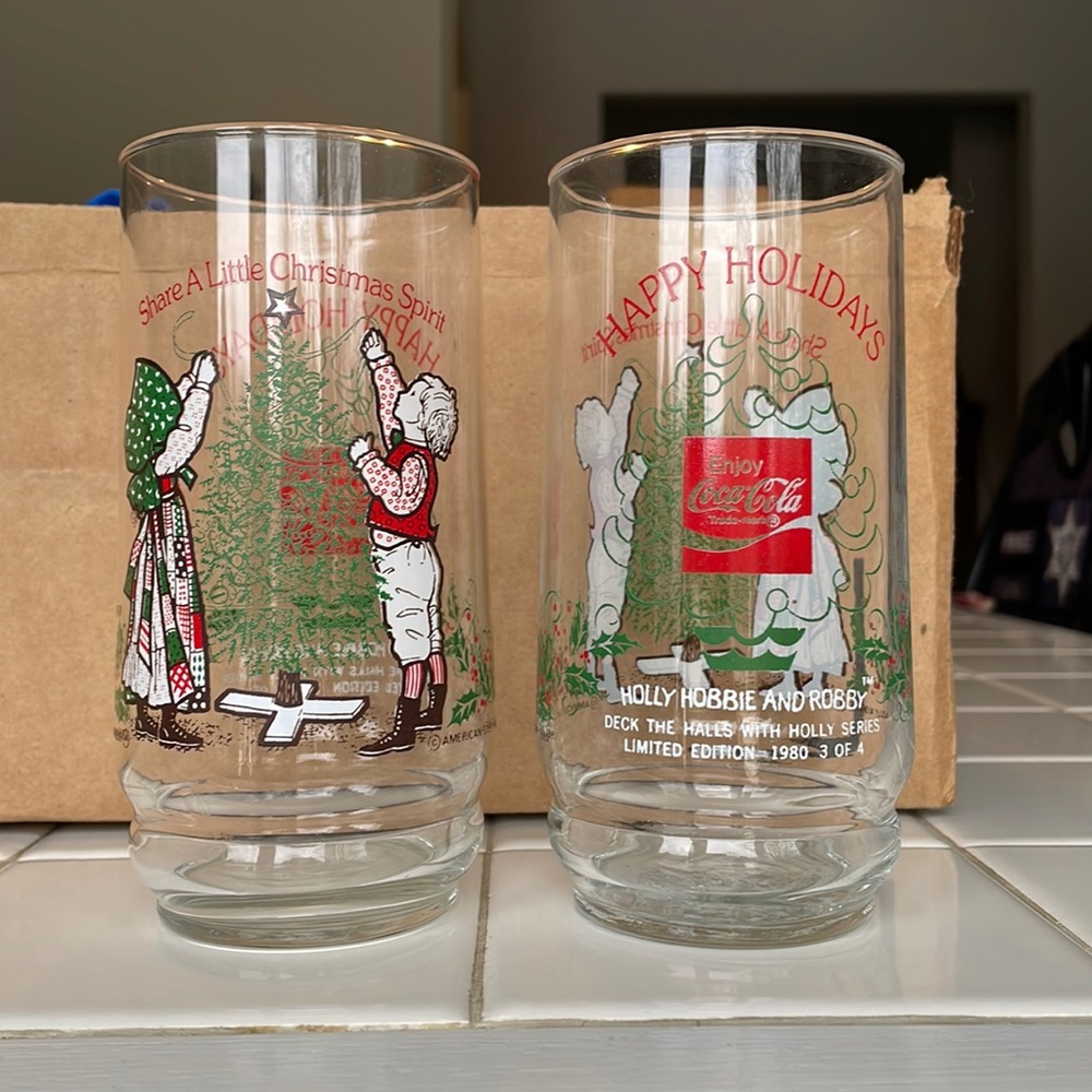 HOLLY HOBBIE AND ROBBIE Christmas drinking glasses. 1980
